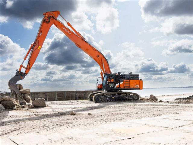 Hitachi giới thiệu máy xúc đào phía trước siêu dài ZX490LCH-7 mới