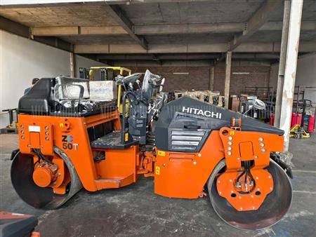 Xe lu rung tự trọng 4 tấn Hitachi ZC50T
