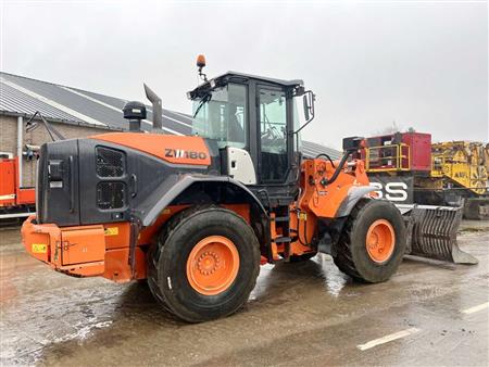 Máy xúc lật Hitachi 14 tấn ZW180-5A