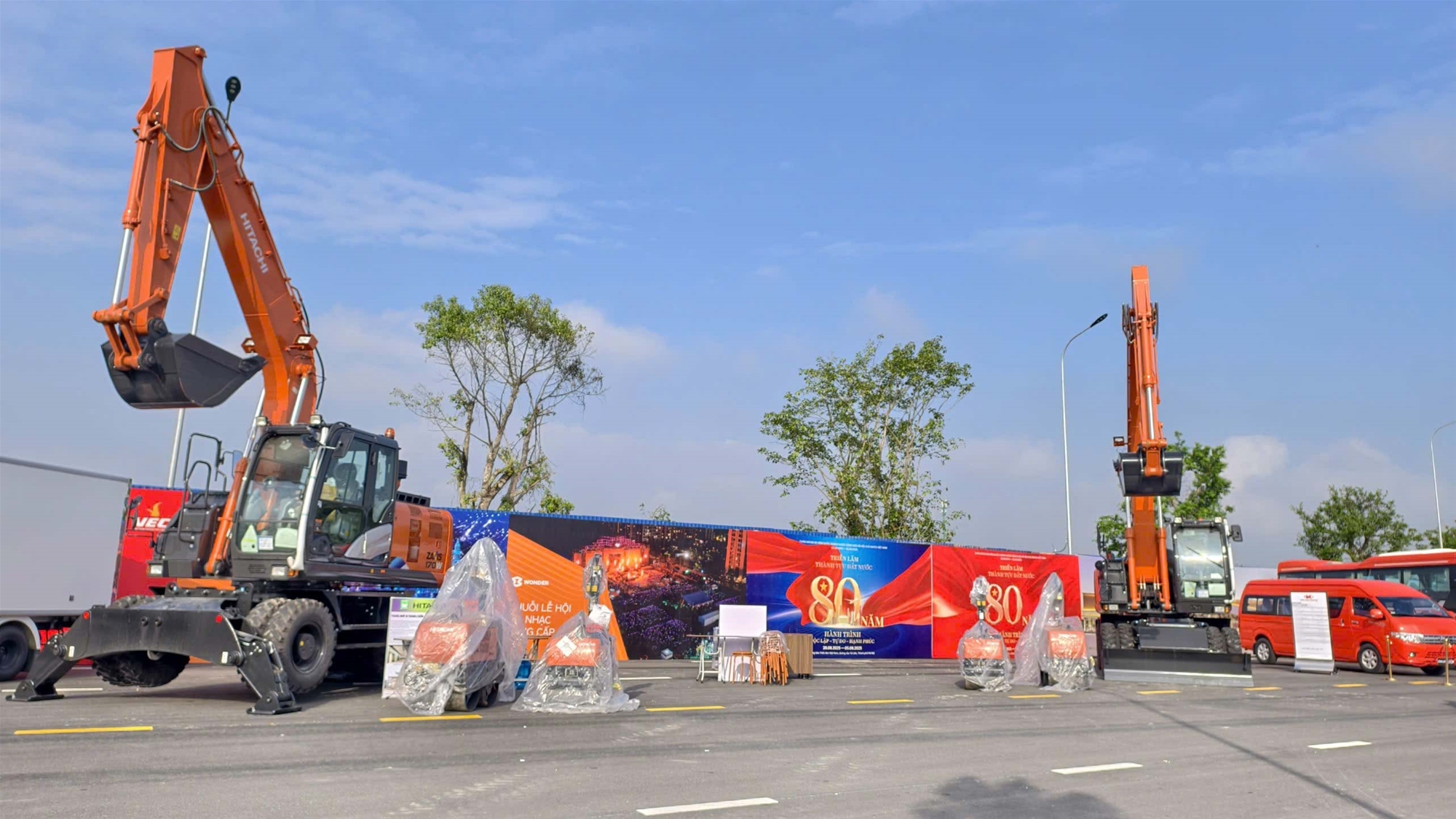 MICO GROUP tham gia triển lãm A80 giới thiệu Thương hiệu máy xây dựng Hitachi
