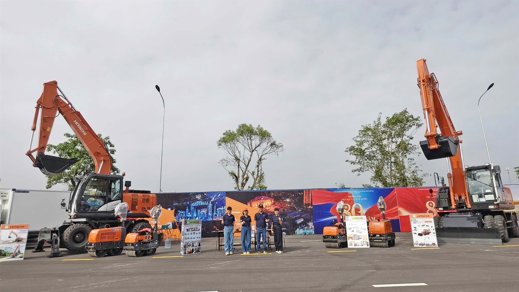 Thương hiệu máy xây dựng Hitachi - MICO GROUP tham gia triển lãm A80