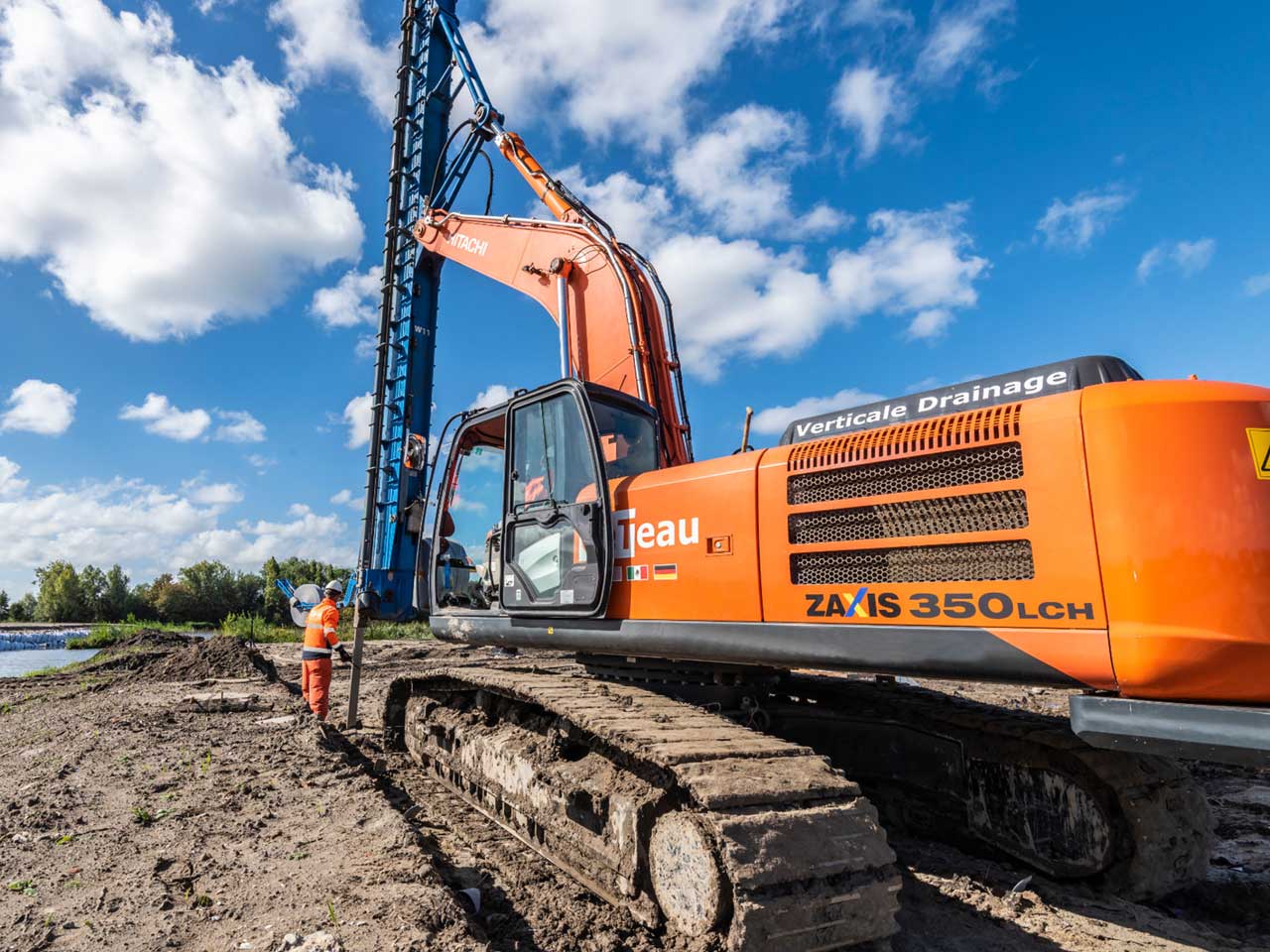 Máy đào bánh xích Hitachi ZX350LCH