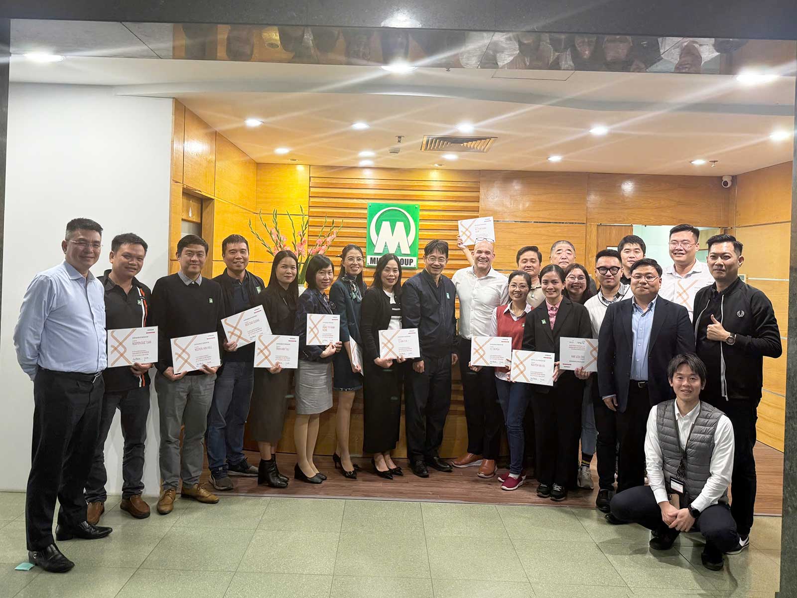 Đội ngũ MICO GROUP hoàn thành xuất sắc khóa học và được cấp Chứng nhận từ HITACHI