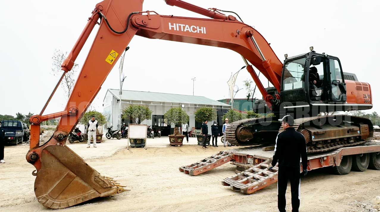 Di chuyển Máy xúc đào Hitachi ZX360H-5A xuống công trường