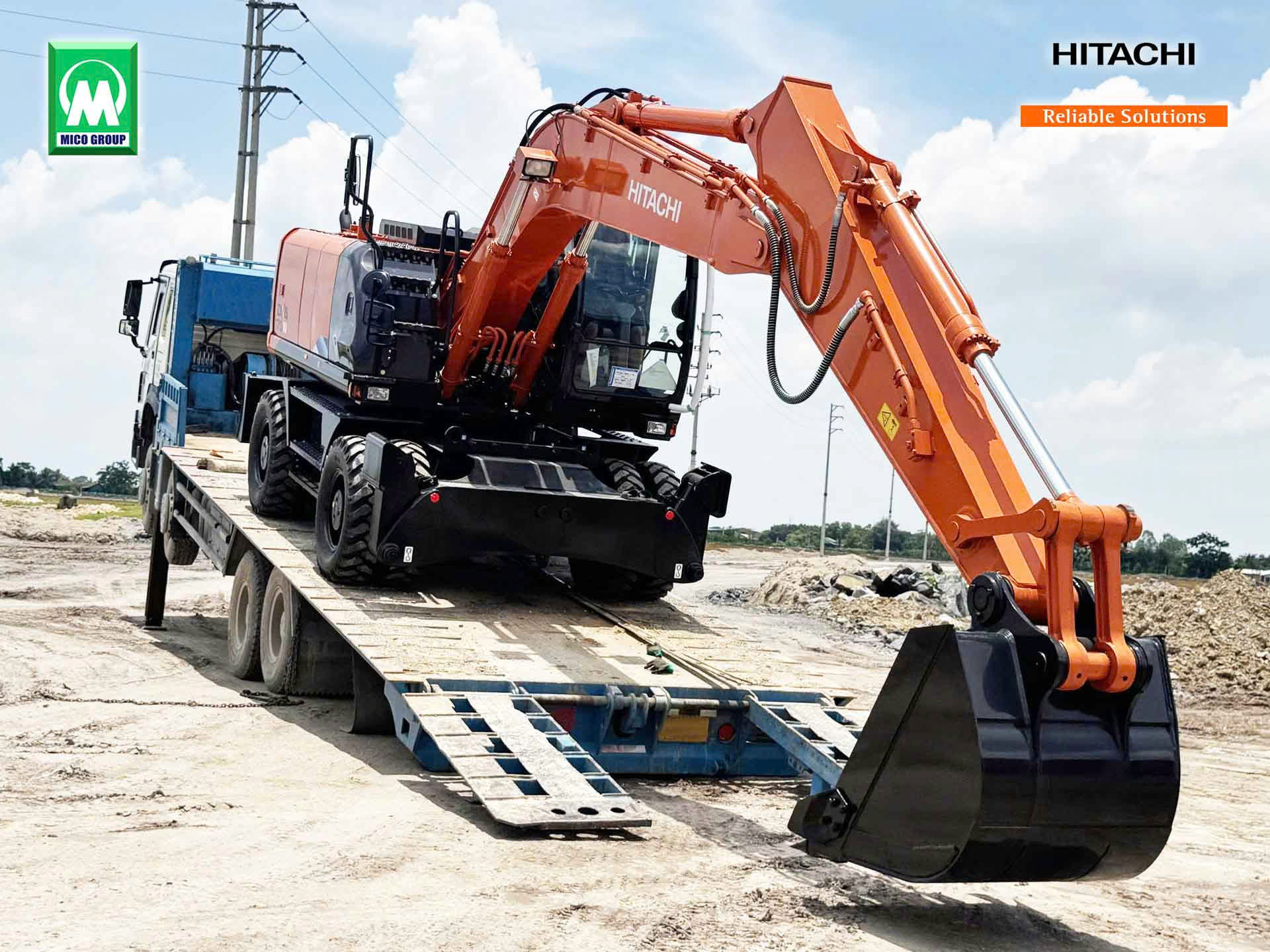 Hitachi ZX170W-5A đang di chuyển xuống xe