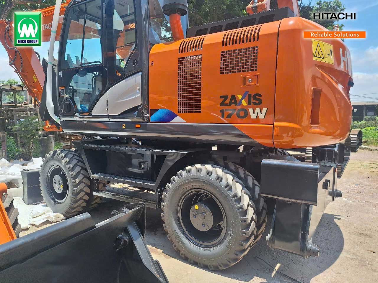 Máy đào bánh lốp Hitachi ZX170W-5A lần đầu tiên có mặt tại Việt Nam
