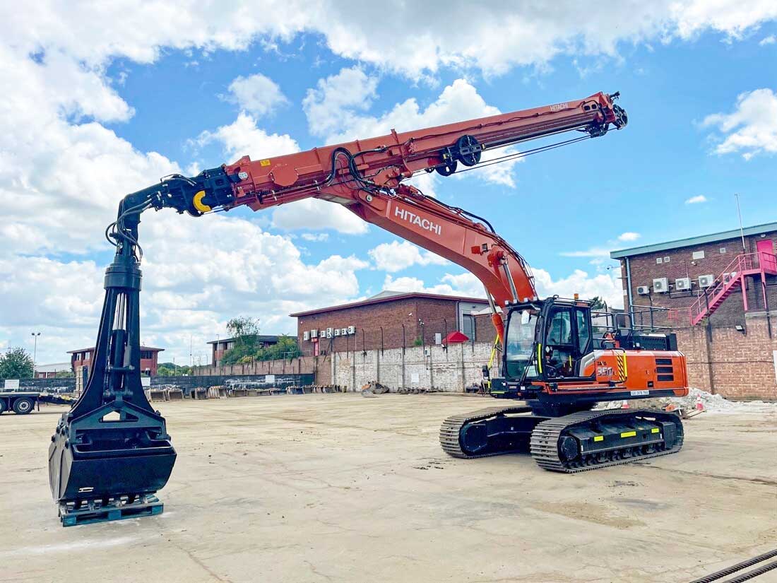  Máy đào gầu ngoạm cần thụt thò Hitachi 
