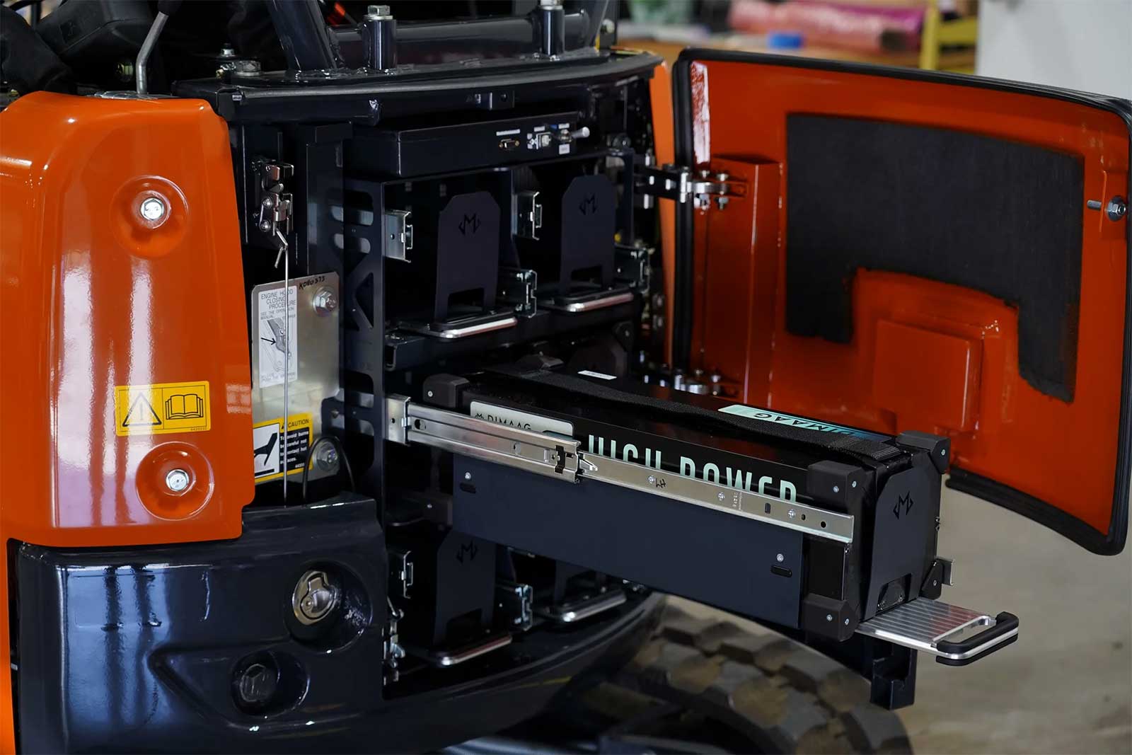 Hitachi Construction Machinery và Dimaag hợp tác phát triển máy xúc không phát thải 1,7 tấn