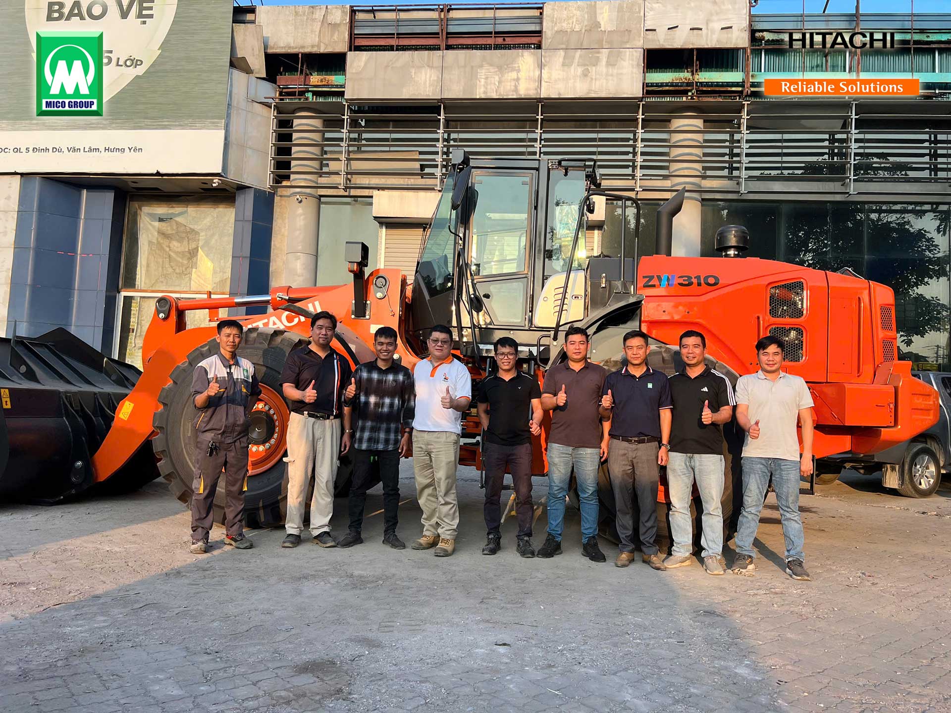 Máy xúc lật Hitachi ZW310-5A gàu 4,7m3 tại xưởng MICO Hưng Yên