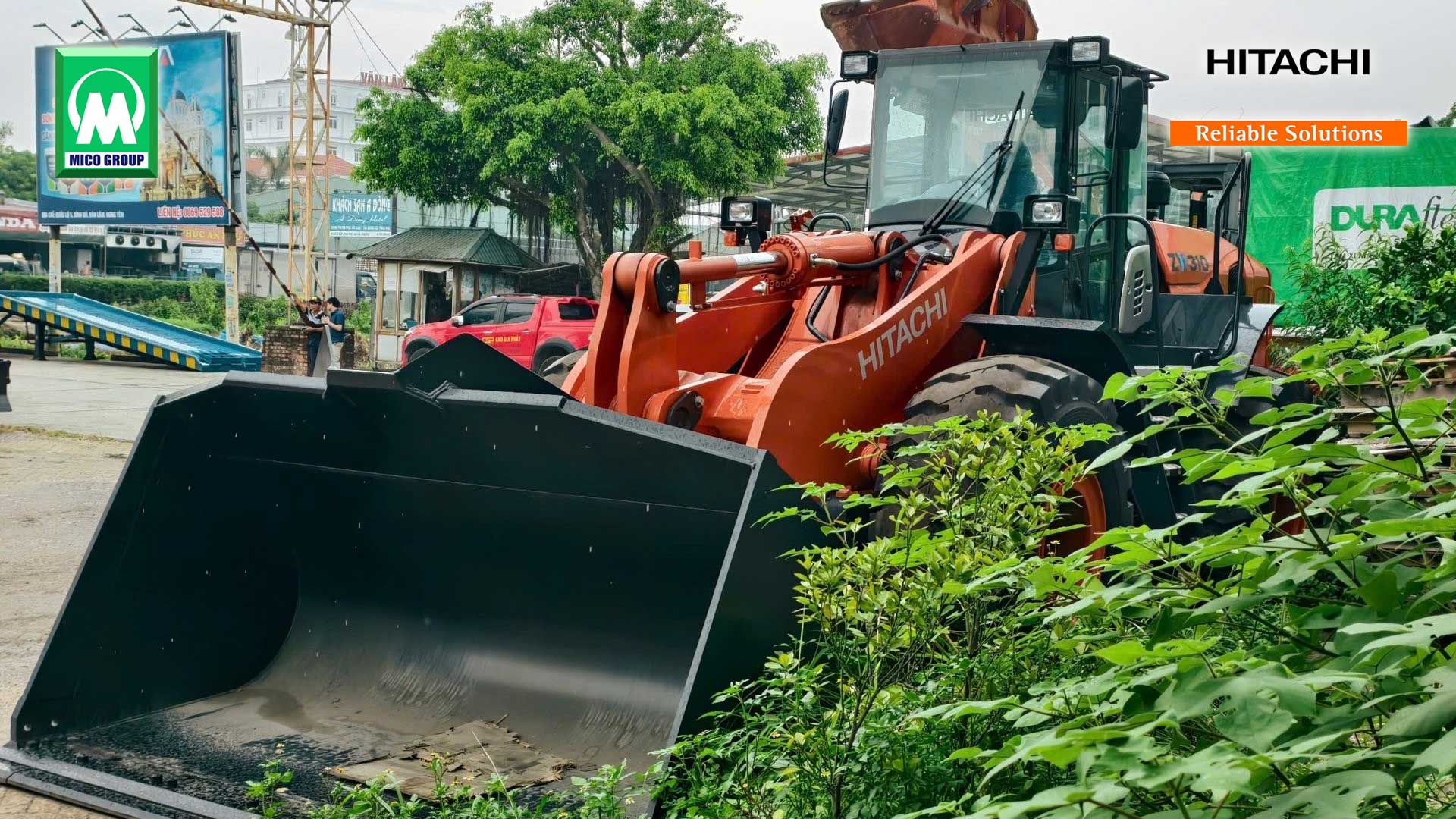 Máy xúc lật Hitachi ZW310-5A tại xưởng MICO Hưng Yên