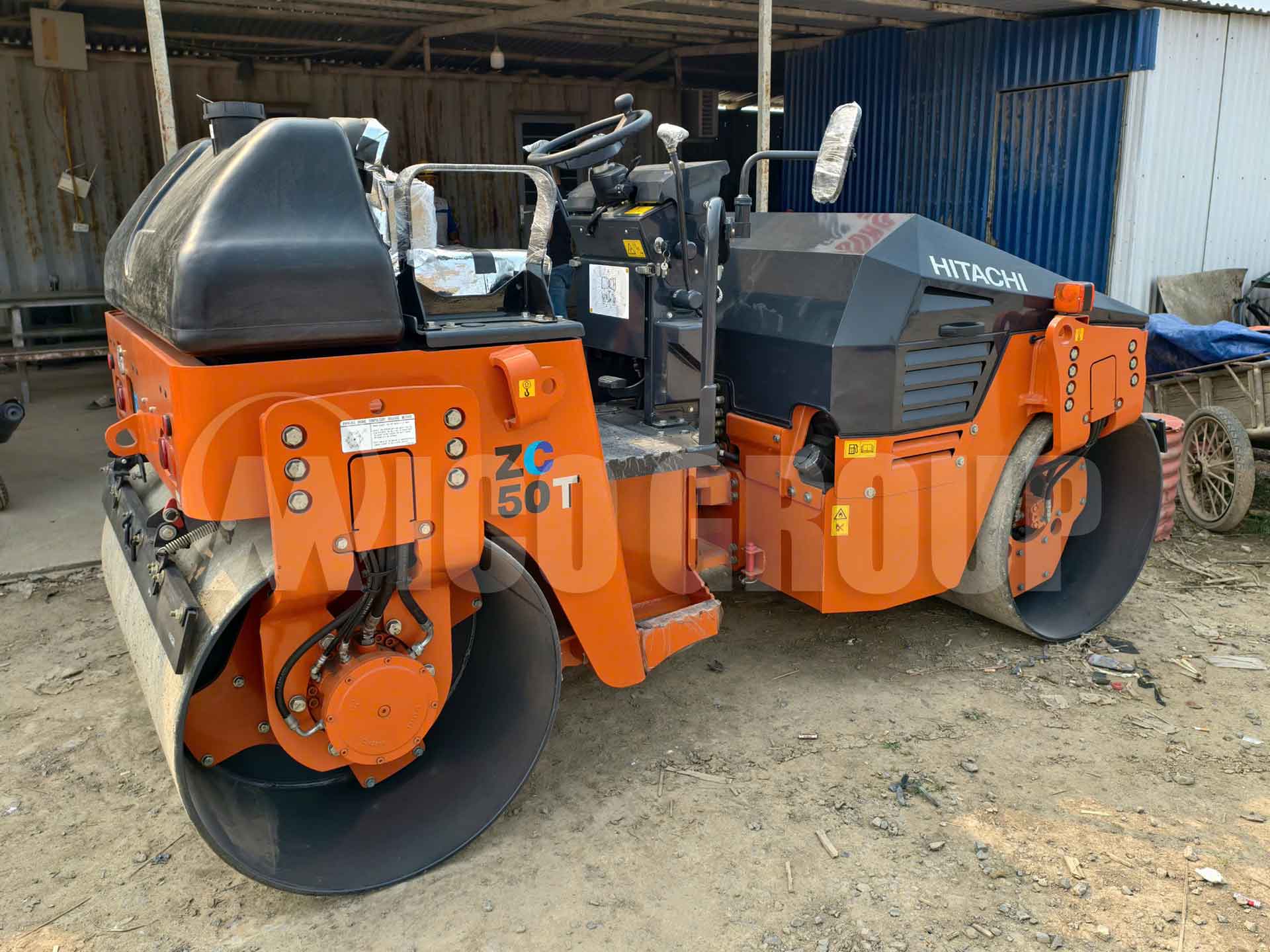Bàn giao 02 Xe lu 2 bánh thép 4 tấn Hitachi ZC50T cho Công ty xây dựng
