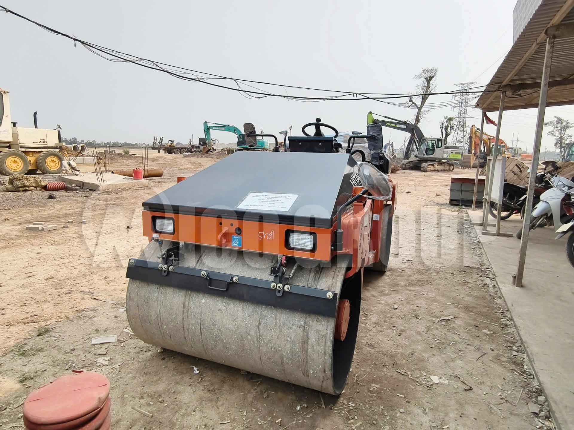 Bàn giao 02 Xe lu 2 bánh thép 4 tấn Hitachi ZC50T cho Công ty xây dựng