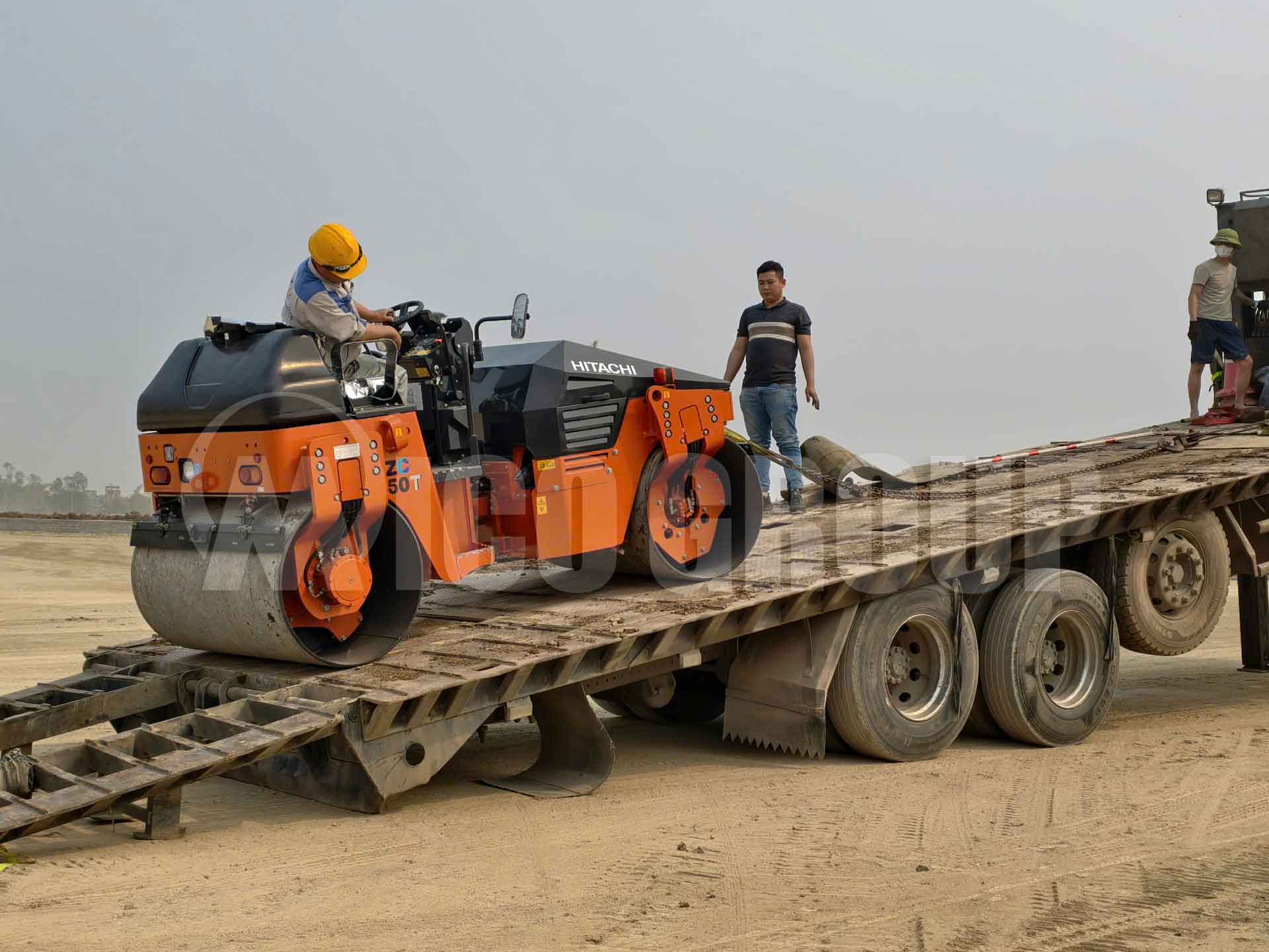 khách hàng đầu tiên tại Việt Nam trải nghiệm dòng sản phẩm Xe lu 2 bánh thép 4 tấn Hitachi ZC50T