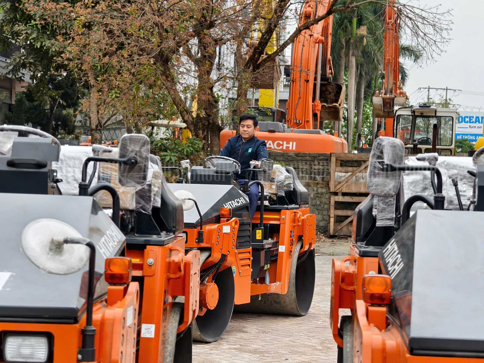 Xe lu rung tự trọng 4 tấn Hitachi ZC50T