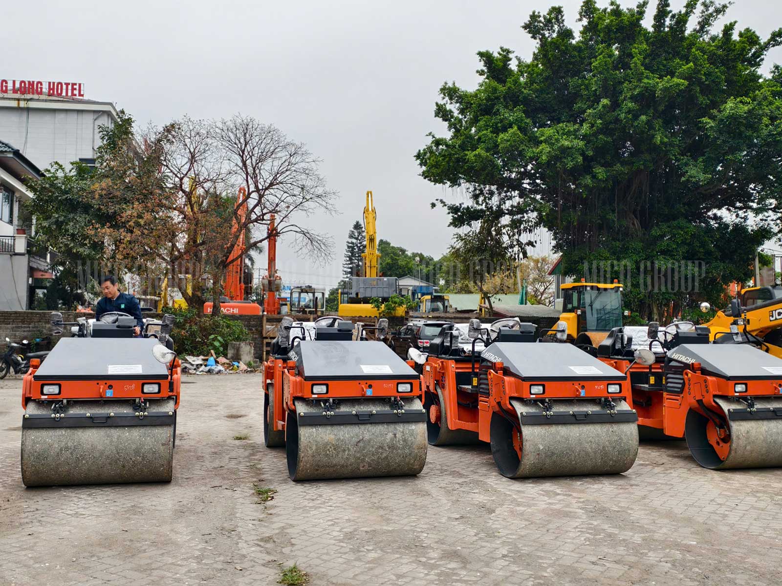 Xe lu rung tự trọng 4 tấn Hitachi ZC50T