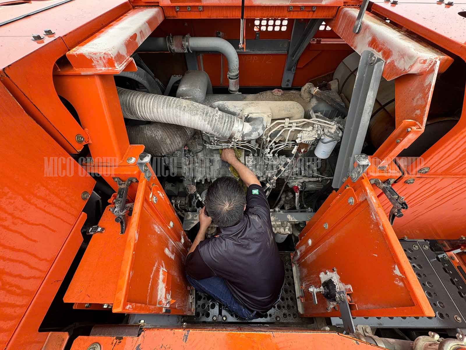 Bảo dưỡng và sửa chữa máy đào bánh xích Hitachi khai thác mỏ