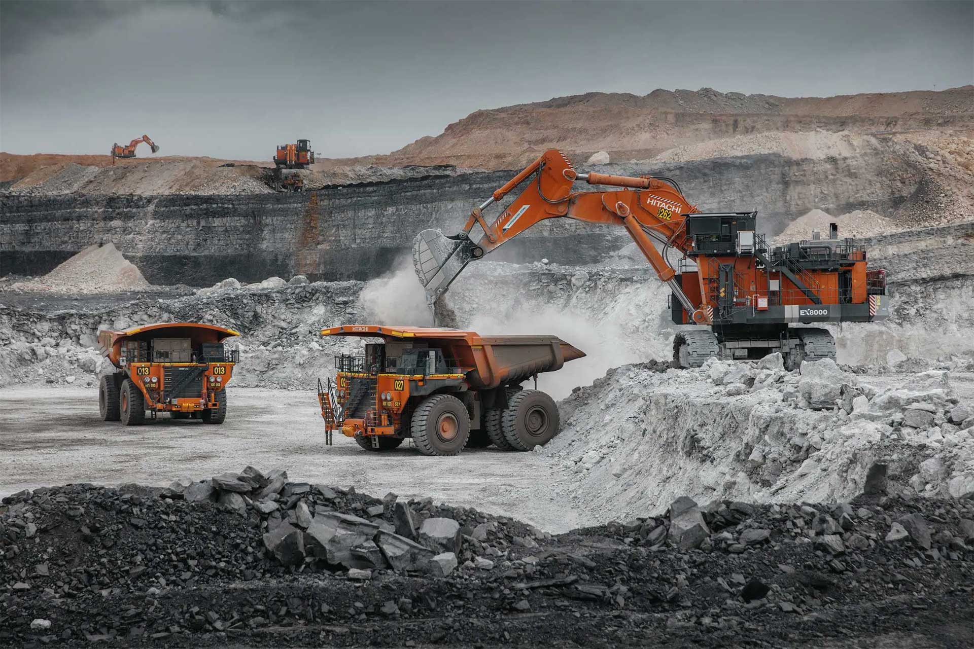 Xe xúc đào khai mỏ Hitachi EX8000-7